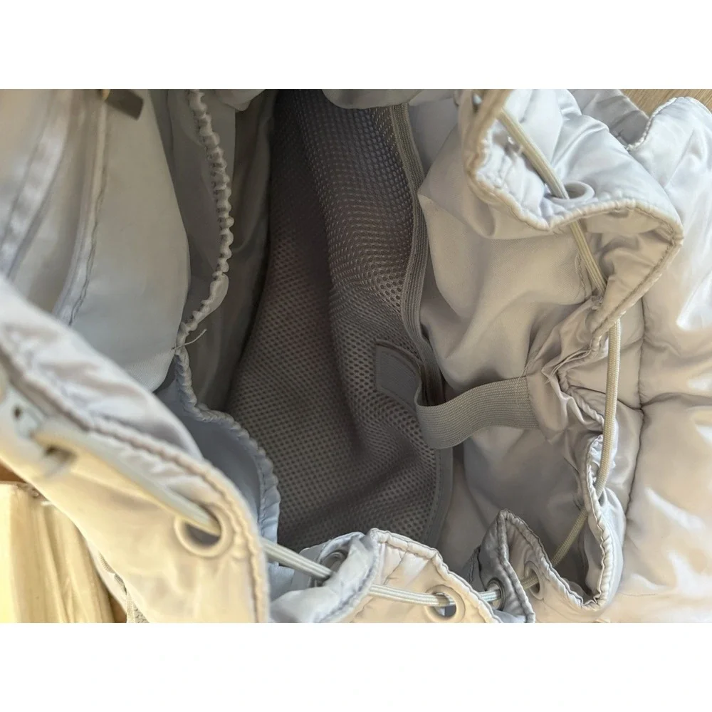Blogilates Ultimate Athletic Trainer Backpack -cream